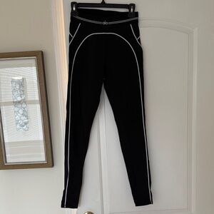 ALO Yoga Black Leggings with White Accents